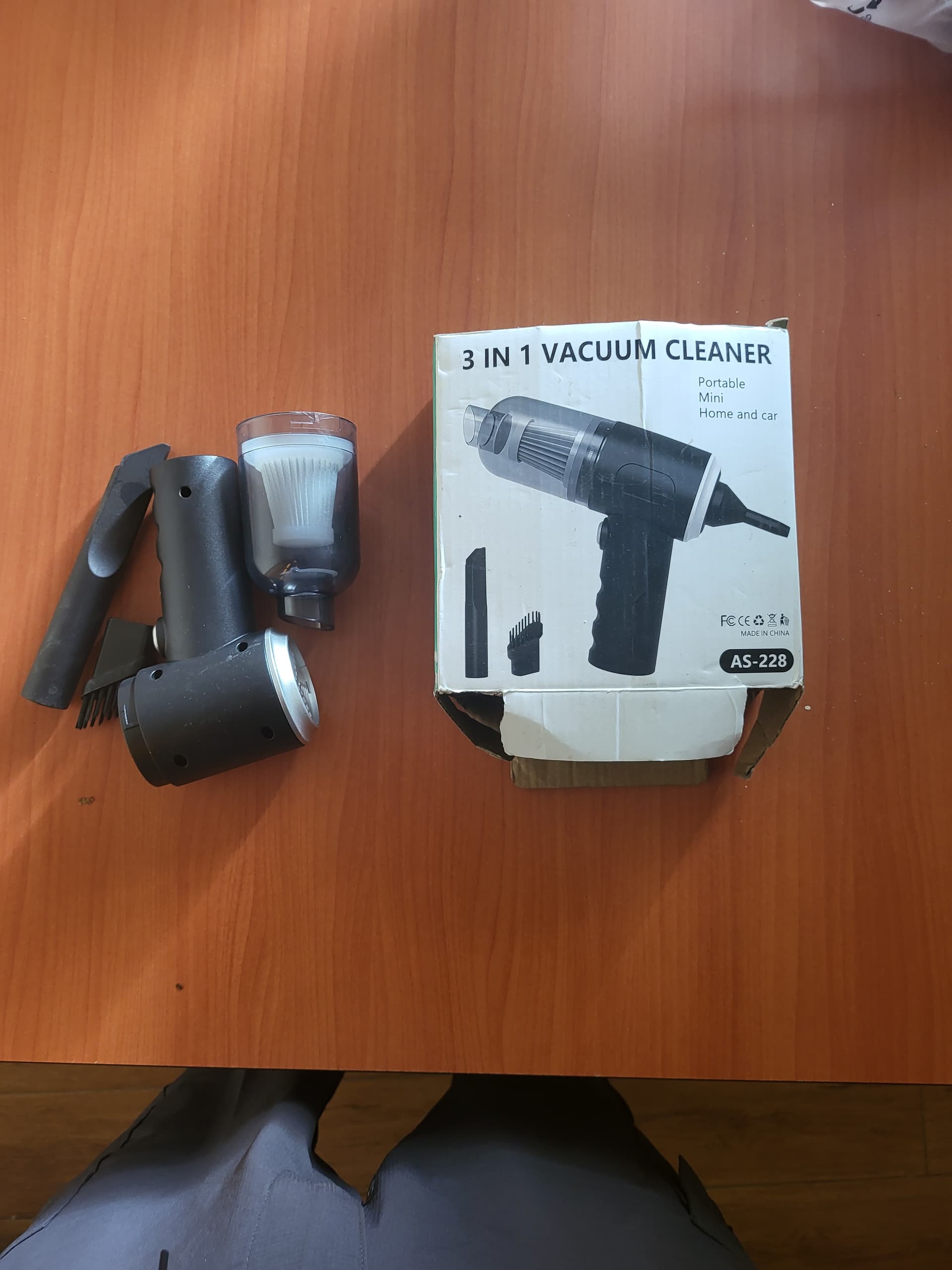 Portable vacuum cleaner