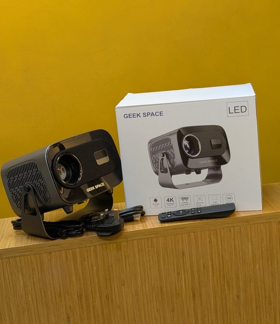 Geek Space A10 Plus ዘመናዊ ተንቀሳቃሽ ፕሮጀክተር