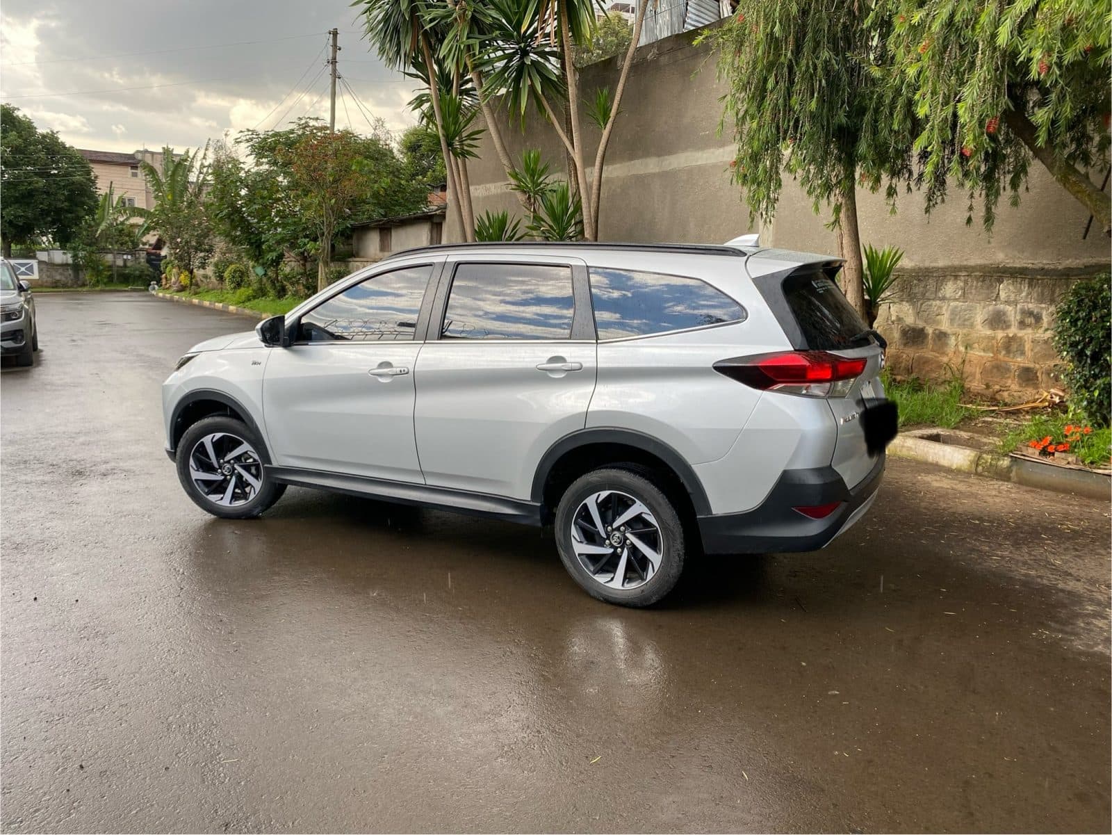DUTY FREE Toyota Rush