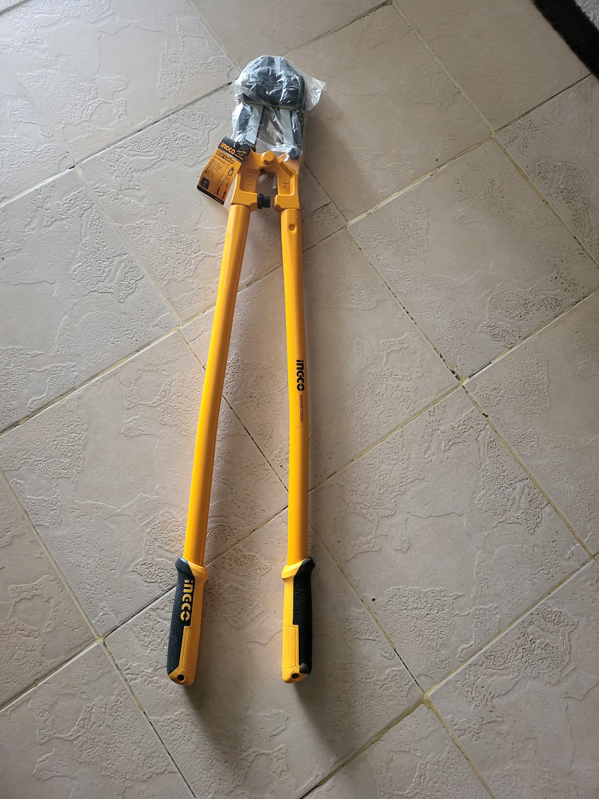 Chain or bolt cutter