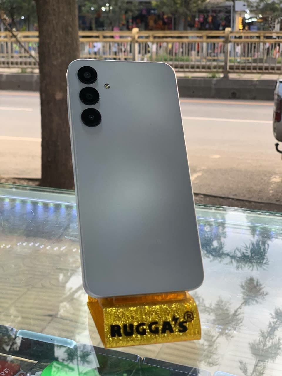 Samsung Galaxy A16.  128/4