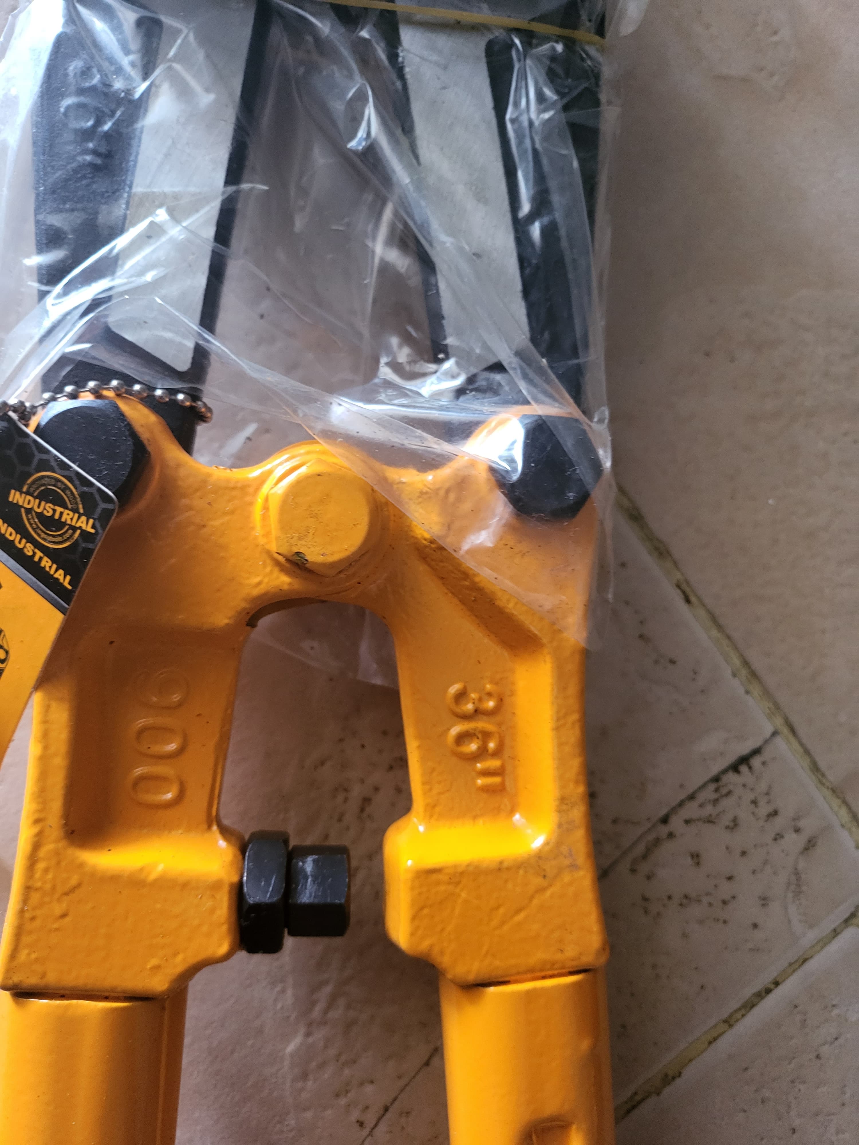 Chain or bolt cutter