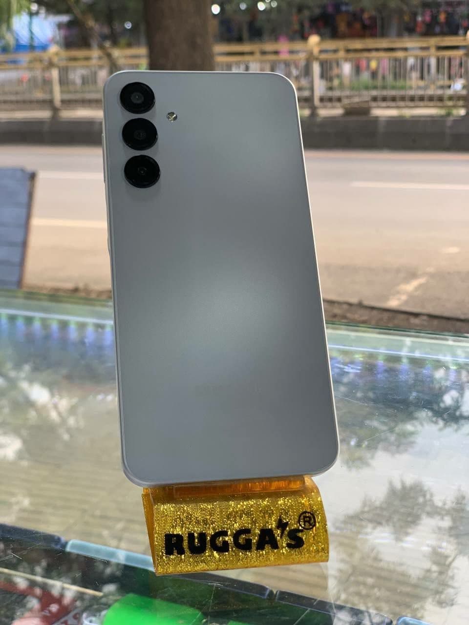 Samsung Galaxy A16.  128/4