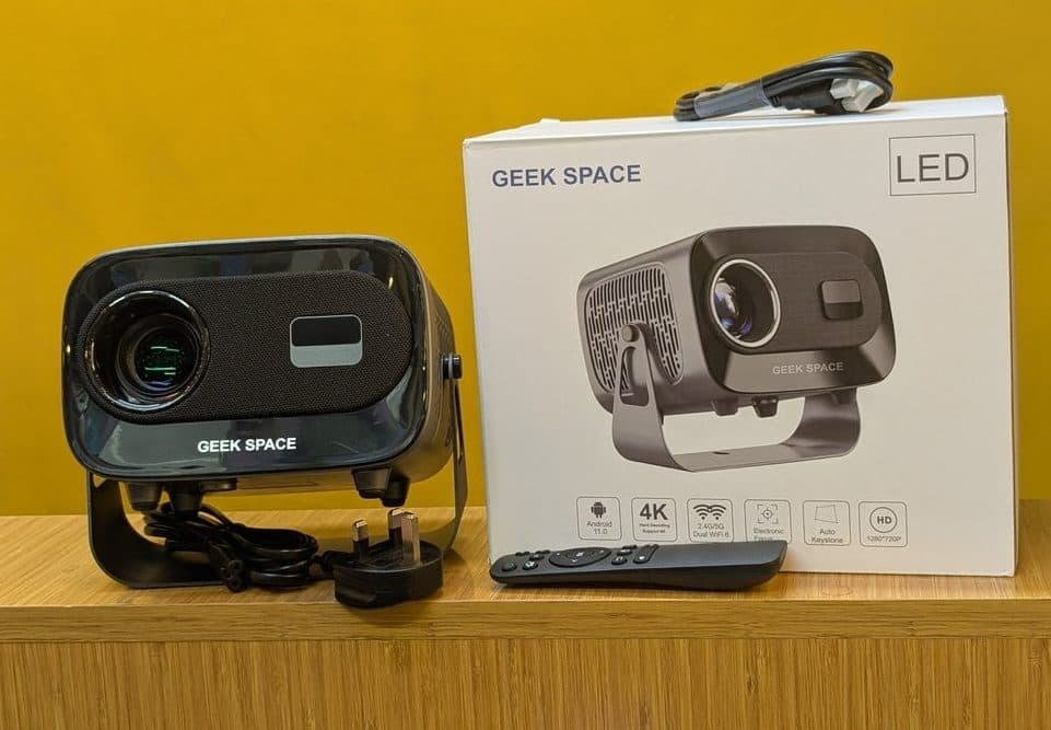 Geek Space A10 Plus ዘመናዊ ተንቀሳቃሽ ፕሮጀክተር