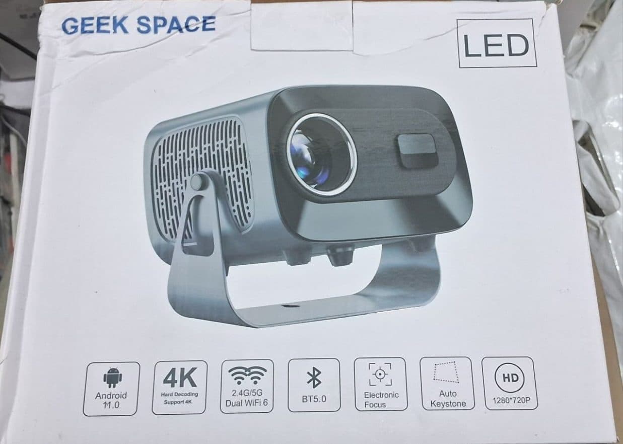 Geek Space A10 Plus ዘመናዊ ተንቀሳቃሽ ፕሮጀክተር