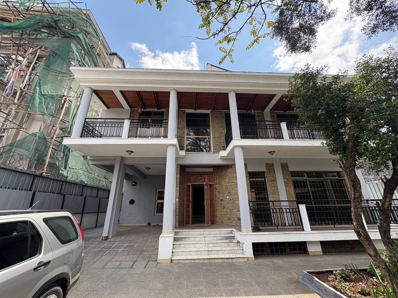 House for rent for Office or Residence near Vatican Embassy, behind Mekaneyesus Church.