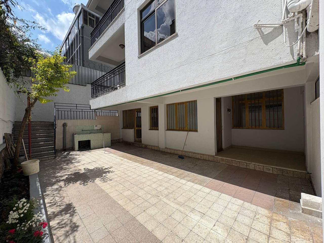 House for rent for Office or Residence near Vatican Embassy, behind Mekaneyesus Church.