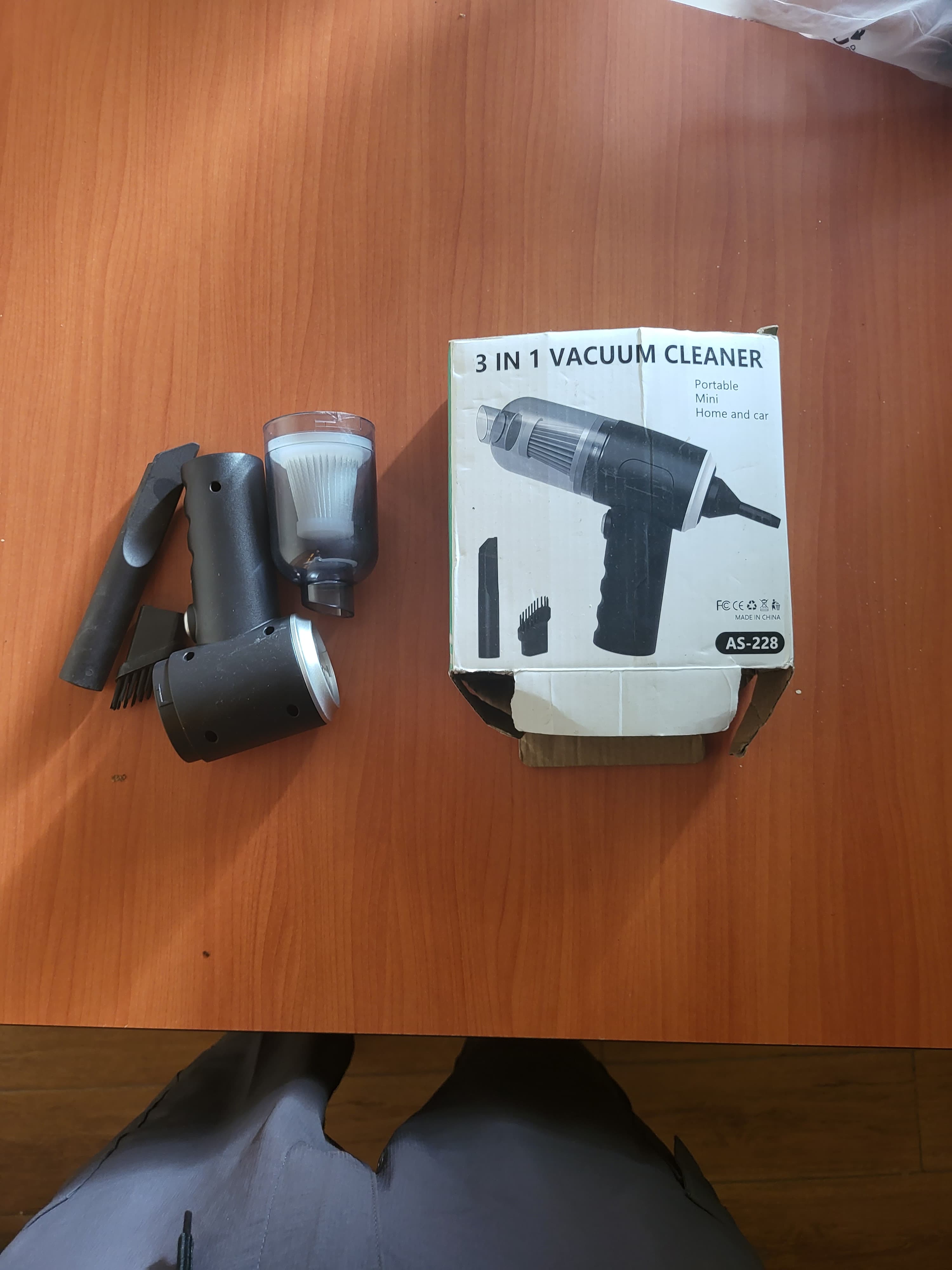 Portable vacuum cleaner