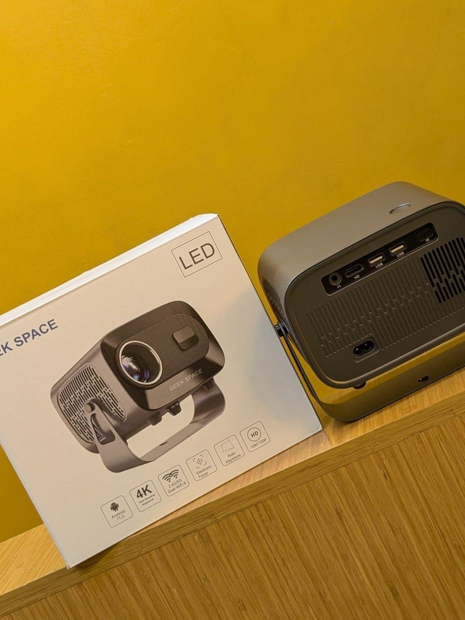 Geek Space A10 Plus ዘመናዊ ተንቀሳቃሽ ፕሮጀክተር
